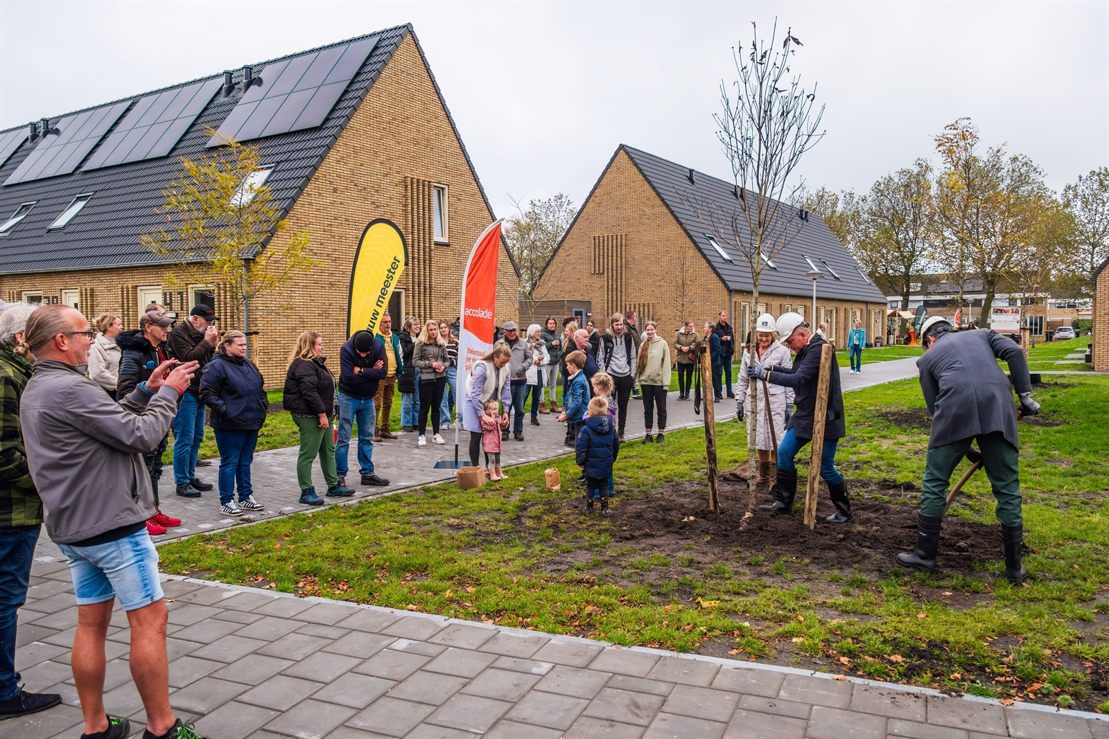 Afbeelding Feestelijke oplevering aan De Scharcamp en De Finne in Joure