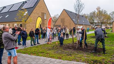 Afbeelding Feestelijke oplevering aan De Scharcamp en De Finne in Joure