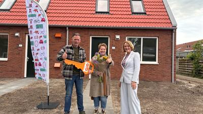 Afbeelding Eerste vijf sociale huurwoningen aan de Azaleastraat in Heerenveen opgeleverd